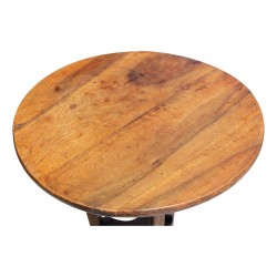 Guéridon tripode en bois de noyer, modèle vintage. 20ème