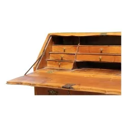 Bureau commode en noyer, trois tiroirs, Suisse.