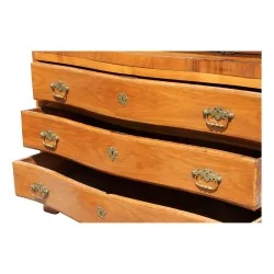 Bureau commode en noyer, trois tiroirs, Suisse.
