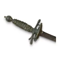 Épée de cour civil, poignée en bronze dorée et texture noir.