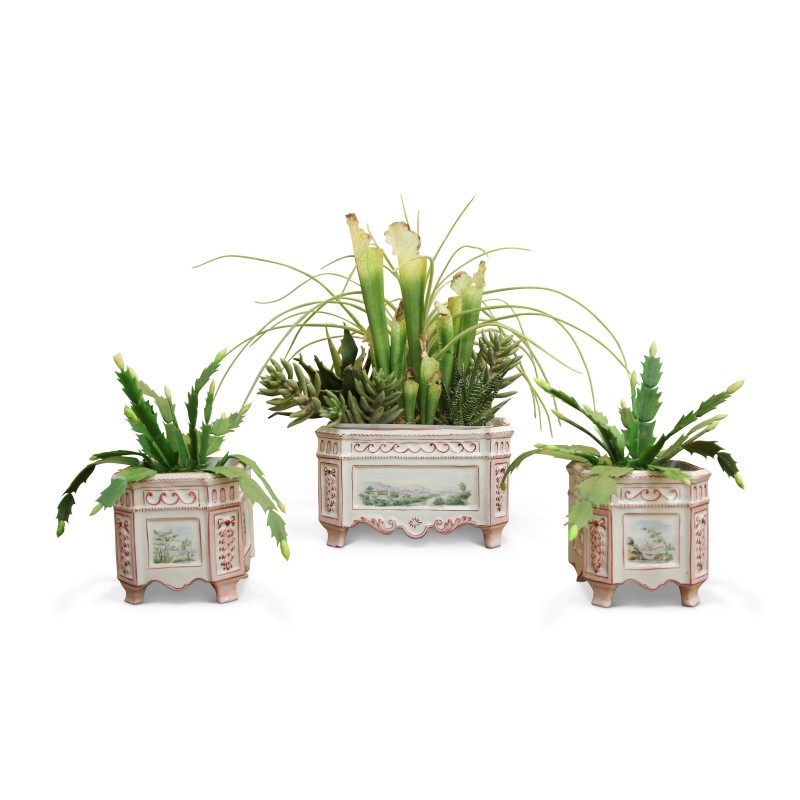Set of three porcelain planters with flower decoration. France - Moinat - Flowerpot holders, Interior planters Set of three porcelain planters with flower decoration. France - Moinat - Flowerpot holders, Interior planters