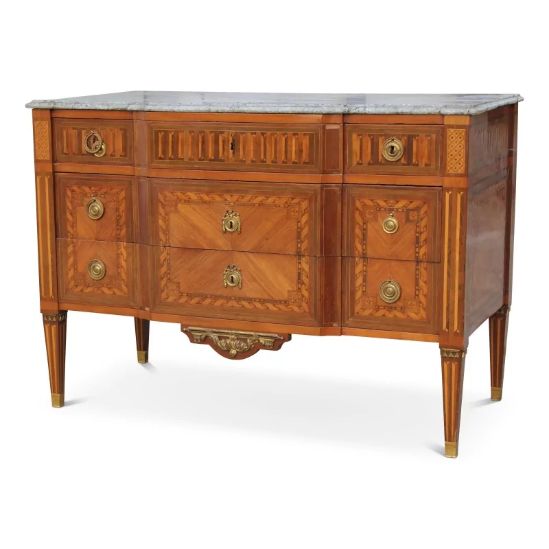 Инкрустированный комод в стиле Людовика XVI, установленный на еловой раме, с приподнятым фасадом. - Moinat - Комоды, Шкафчики, Комоды с семью ящиками