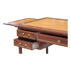 Bureau de style Louis XVI en acajou monté sur chêne