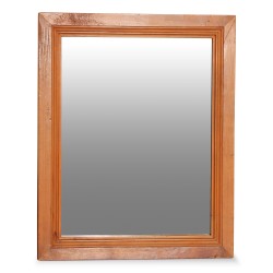 Miroir avec cadre en sapin.