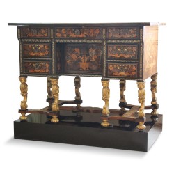Mazarin-Schreibtisch aus schwarzem Holz mit Intarsien und geschnitzten Holzbeinen