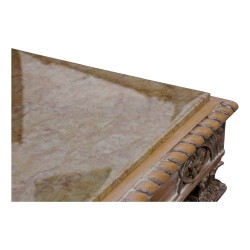 Table de salon en bois sculpté patiné avec marbre beige.