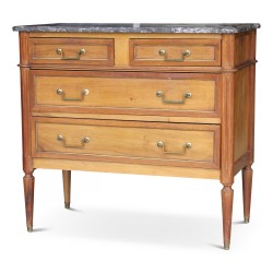 Commode en acajou montée sur chêne avec plateau marbre gris. Quatre tiroirs.