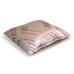 Декоративная подушка, обтянутая серым атласом, с вышитым геометрическим узором.