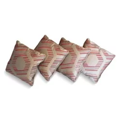 Dekoratives Kissen mit grauem Satinbezug, bestickt mit geometrischen Mustern