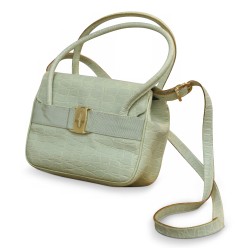 Sac "Ferragamo" en cuir gaufré crocodile. Coloris vert tilleul.