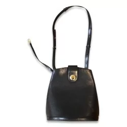 Сумка Louis Vuitton из черной кожи.