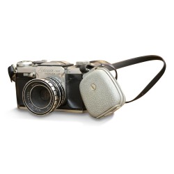 Appareil photo "Edixa Mat" avec un objectif.