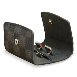 Paire de bouton de manchette "Louis Vuitton".