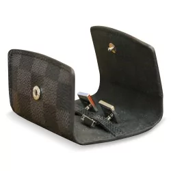 Paire de bouton de manchette "Louis Vuitton".