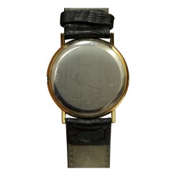 Montre "Bucherer" à quartz avec un cadran blanc et un bracelet en cuir noir.