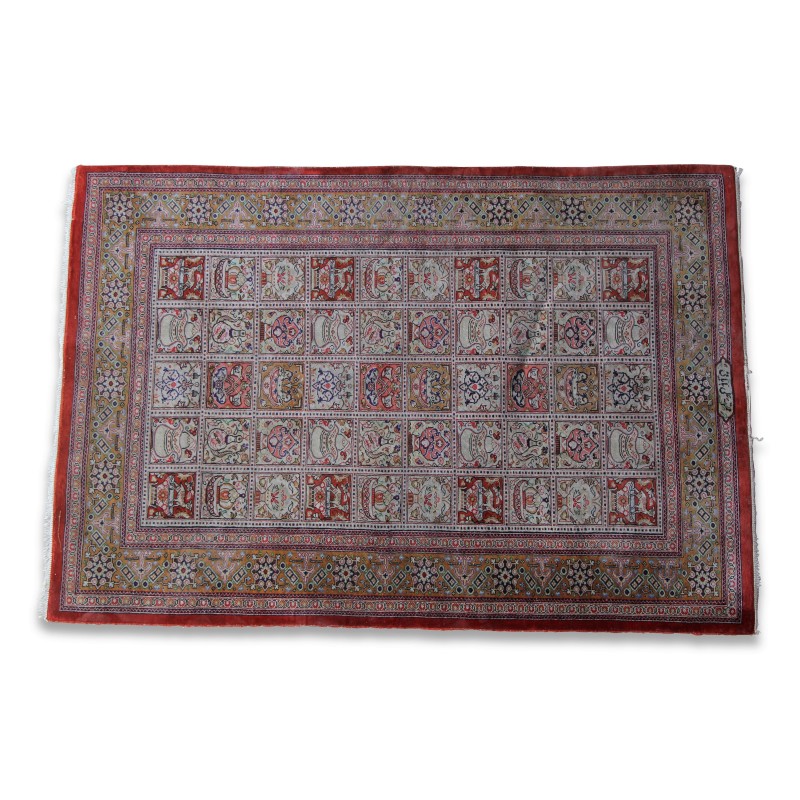 Tapis Iranien en soie. Coloris blanc, rouge, noir et vert. - Moinat - Tapis