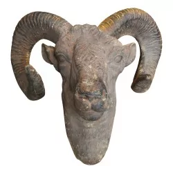 用熟料制成的雕塑模型"公羊头"。