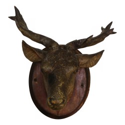 Скульптура «Голова оленя» Бриенц.