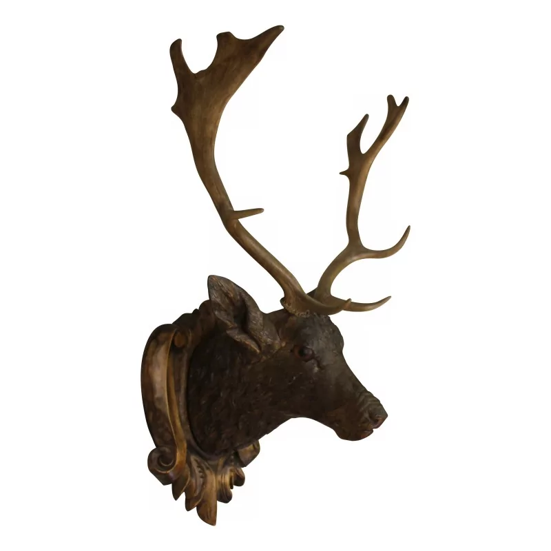 Großer, geschnitzter hölzerner "Hirschkopf" von Brienz. - Moinat - Dekorationszubehör