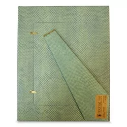 Фоторамка с эффектом «змеиной кожи» зеленого цвета.