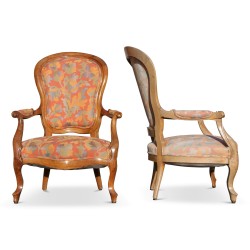 Paire de fauteuils Philippe en noyer. Hauteur assise : 40 cm