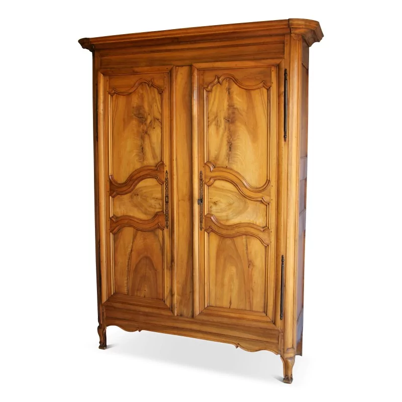 A richly molded walnut cabinet. - Moinat - Cupboards, wardrobes