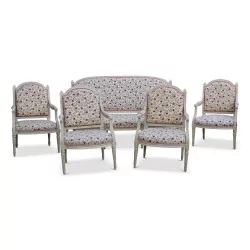 路易十六风格的客厅，宪兵帽，帽檐覆盖着"布拉格尼"织物，置于山毛榉木底座上