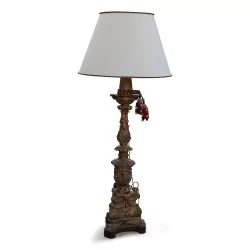 Богато украшенный резьбой, позолоченный деревянный светильник-торшер. Италия.