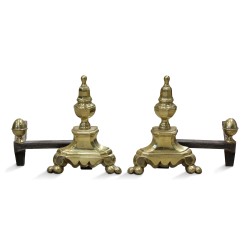 一对路易十五风格的镀金青铜壁炉架。