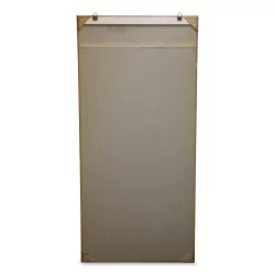 金色边框的长方形镜子。