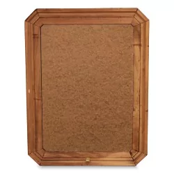 天然木框镜子。