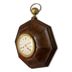 棕色的\"靶心\"钟。