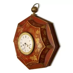 "靶心"时钟，红色，花卉图案。