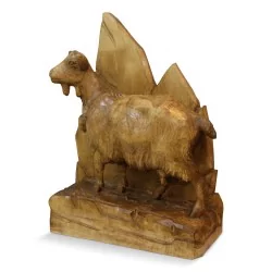 布里恩茨"山羊"雕像，底座为"山"形木制底座。