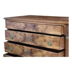 Commode \"Empire\" en ronce de noyer sur sapin. Colonnes détachées.