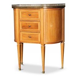 Chevet / commode demi lune de style Louis XVI en acajou, plateau marbre avec galerie.