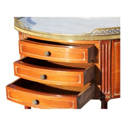 Chevet Louis XVI en acajou, plateau marbre orné d une galerie en bronze. Paris.