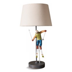 Lampe "Saut à ski" en résine.