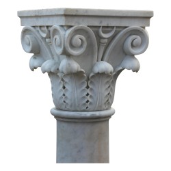 Paire de colonnes en marbre blanc de Carrare avec chapiteaux corinthiens.