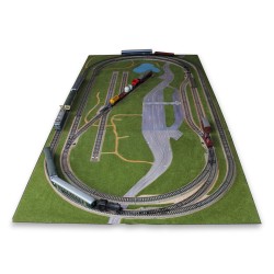 Lot de train électrique composés de 13 wagons, 2 locomotives et une maquette de jeux