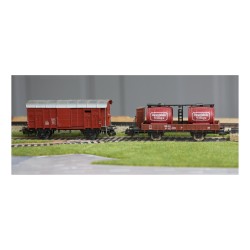 Lot de train électrique composés de 13 wagons, 2 locomotives et une maquette de jeux