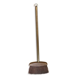 Lot d outils de cheminée composé d une pince , un balais et une pelle en bronze.