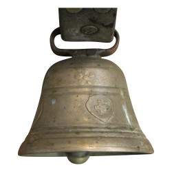 Clochette à chèvre ou mouton en bronze et son collier.