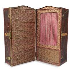 Malle de voyage "Innovation New York", anti-feu, usurs d usage. (sans clé). Vers 1905.