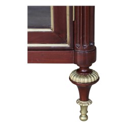 Louis XVI-Vitrine aus Mahagoni, zwei Türen. Weiße Marmorplatte