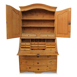 Bureau commode "Chapeau de gendarme" en sapin. Pays d Enhaut. Suisse.