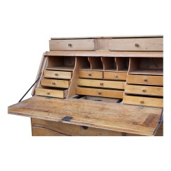 Bureau commode \"Chapeau de gendarme\" en sapin. Pays d Enhaut. Suisse.