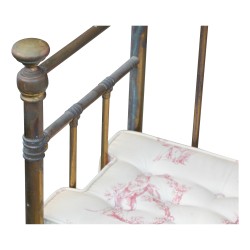 Banquette en laiton avec coussin d assise.