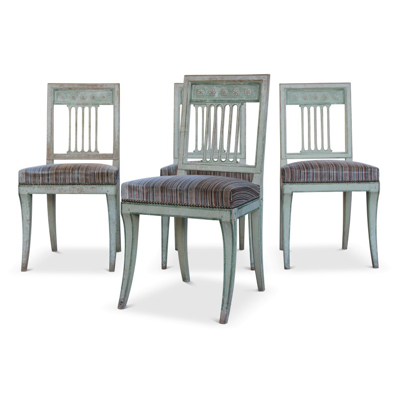 Lot de quatre chaises gustavien en bois peint, pieds sabre. Vers 1810 - Moinat - Chaises