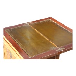 Chevet style directoire, marqueté, placage en acajou. Plateau mobile, intérieur cuir marron